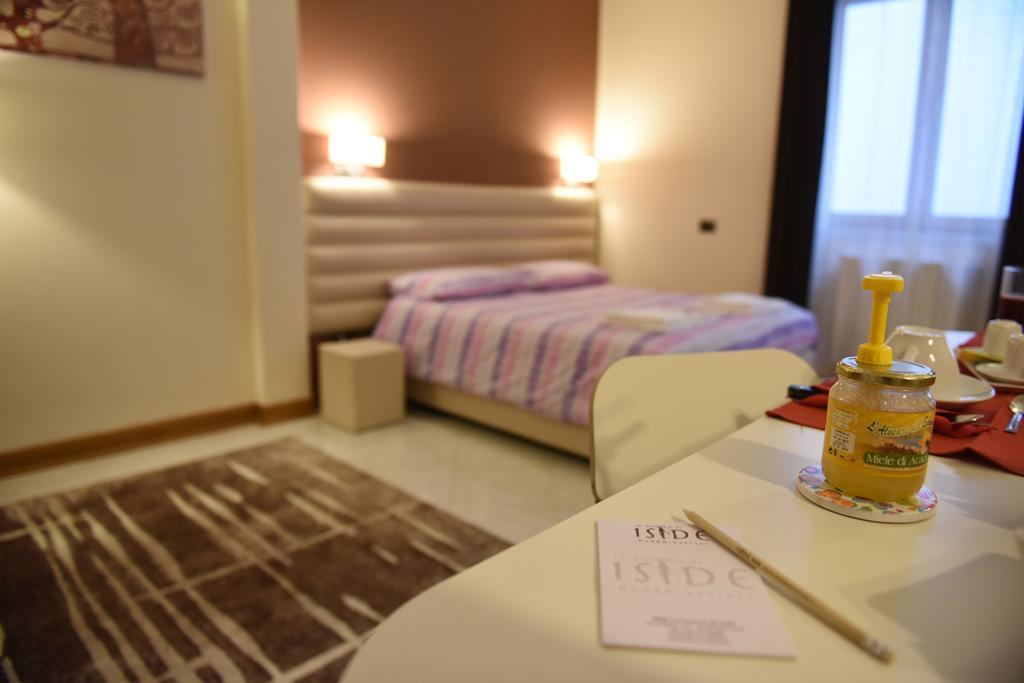 بينيفنتو B&B La Dimora Di Iside الغرفة الصورة